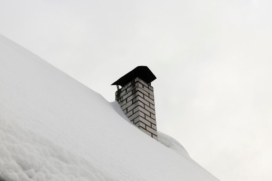 Защита дымохода на крыше от снега